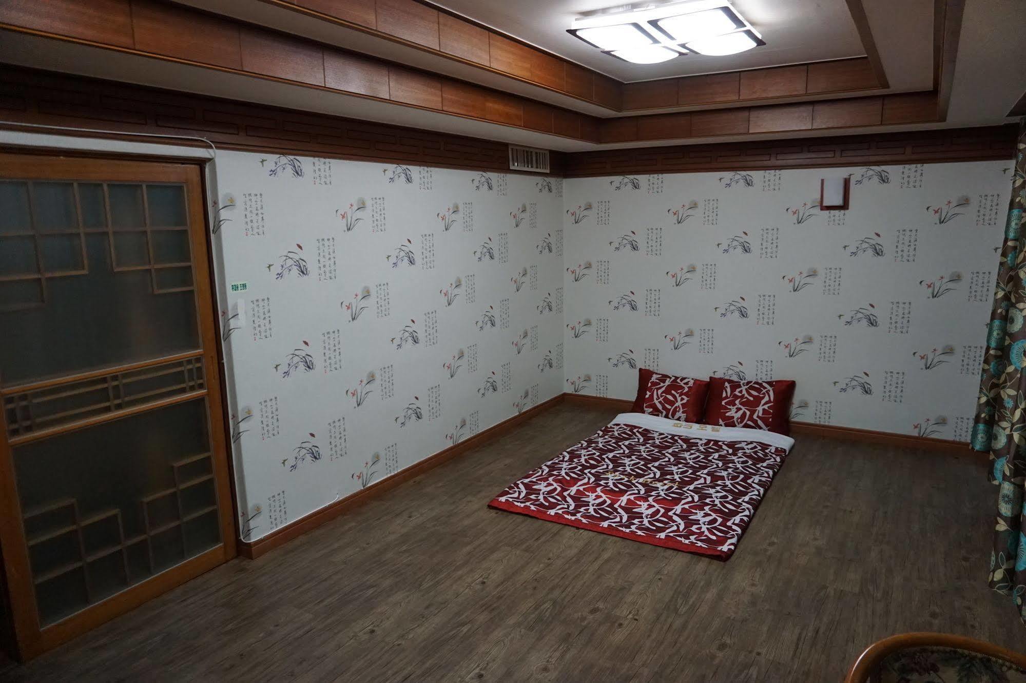 Goodstay Andong Park Hotel Exterior photo